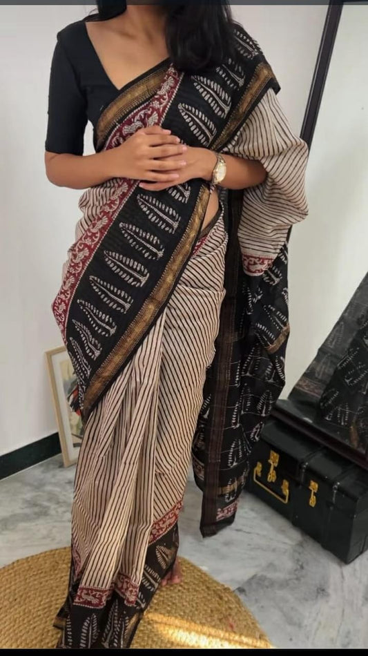 🍁new arrival🍁
Naspal pomegranate print 
👌Maheswari silk saree👌
Hand block printed Maheswari silk sarees with blouse
Size- 6.5 with blouse
Quality- silk by silk
Approx weight- 470 gram
👉Pure hand block
 