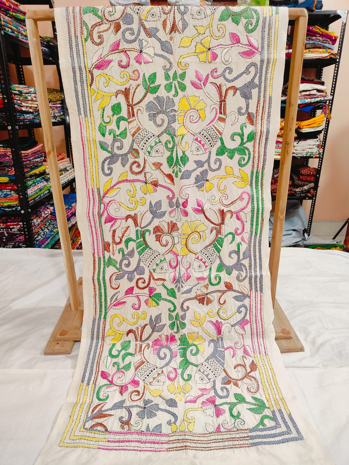 These are Tussar Slik  kantha stoles
Length 2.15/2.2 meter ( Approx)
Bohor 22' (Approx)