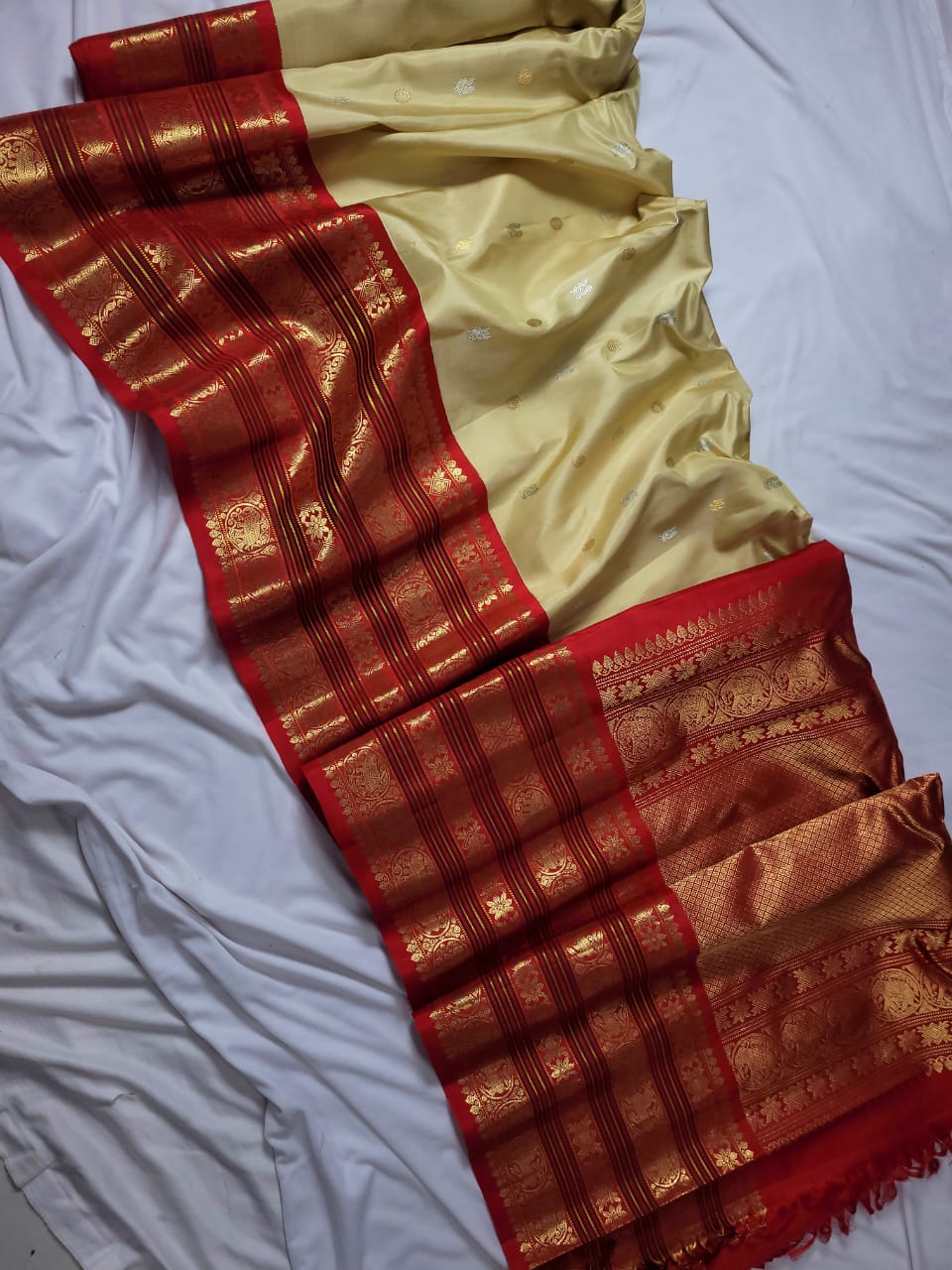 Abhina | Pure Pattu Gadwal Sarees