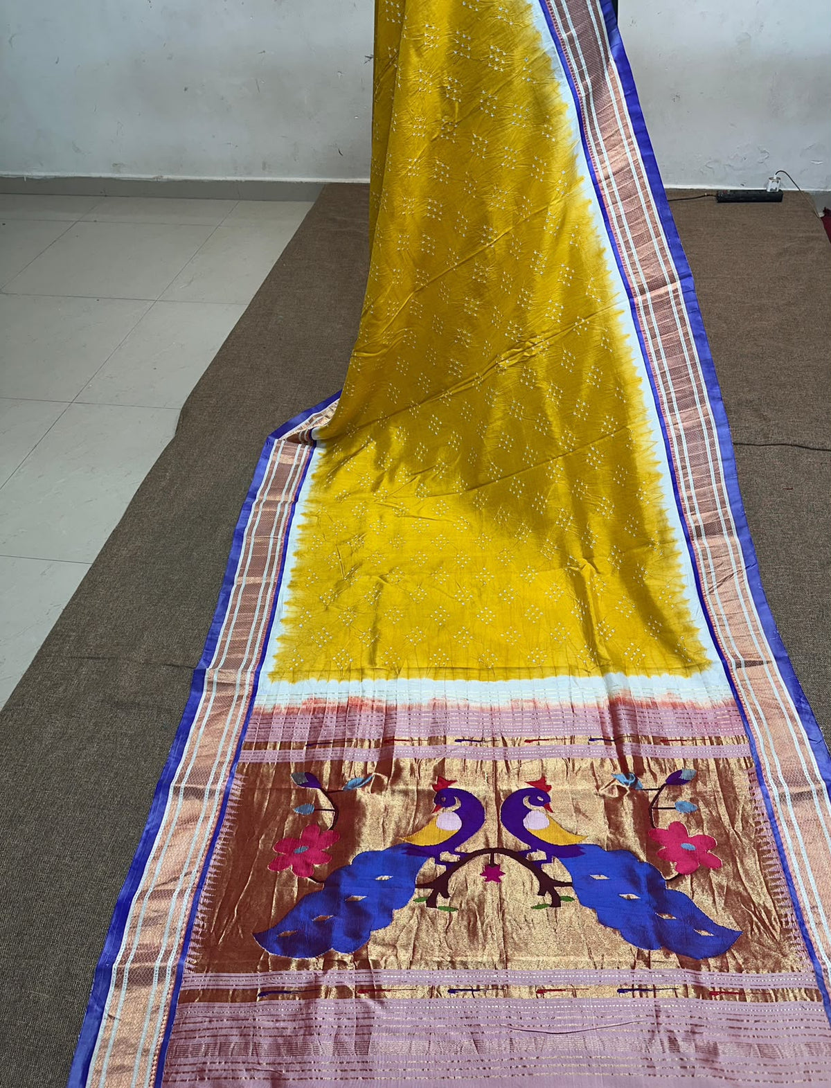 Handmad bandhni
 on pure.silk
 handwoven paithani 