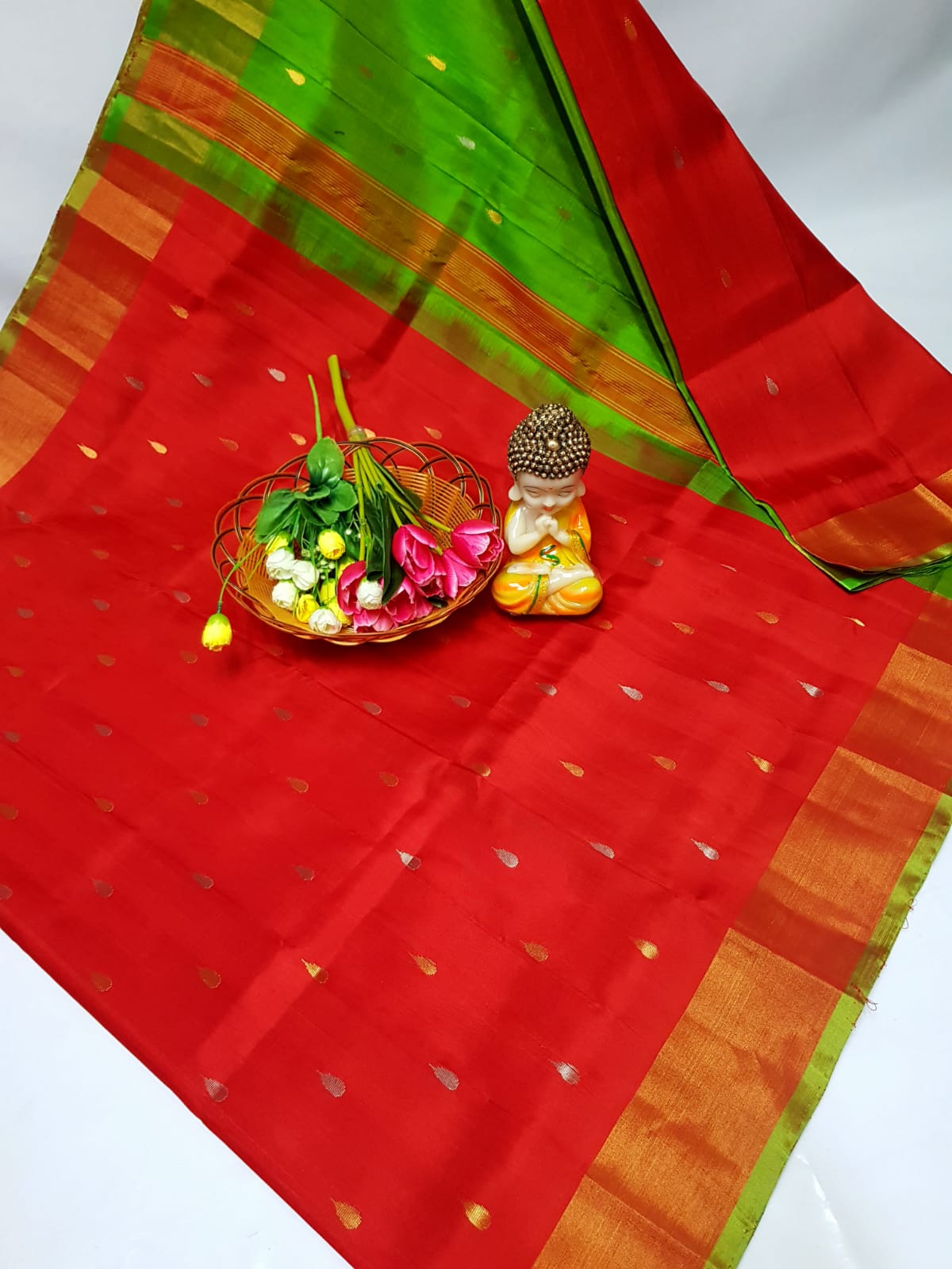 Ulaka | Uppada-Pattu-Nakshatra butti-Saree