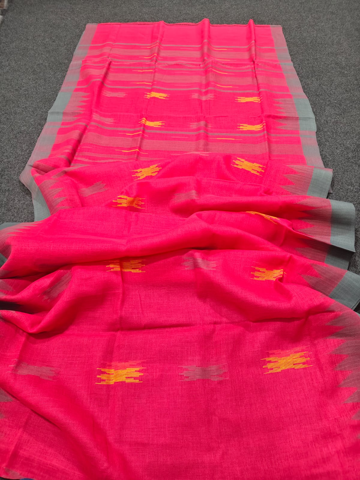 Authentic handloom 
monipuri cotton saree
With bp