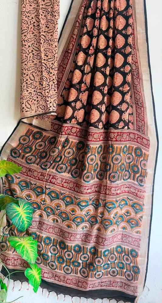 👌🏻Linen collection 👌🏻
.... *Hand* block printed linen saree with blouse.....
Size 6.5 with blouse
Natural dye n colour
 
Pure hand ( without screen print ) 