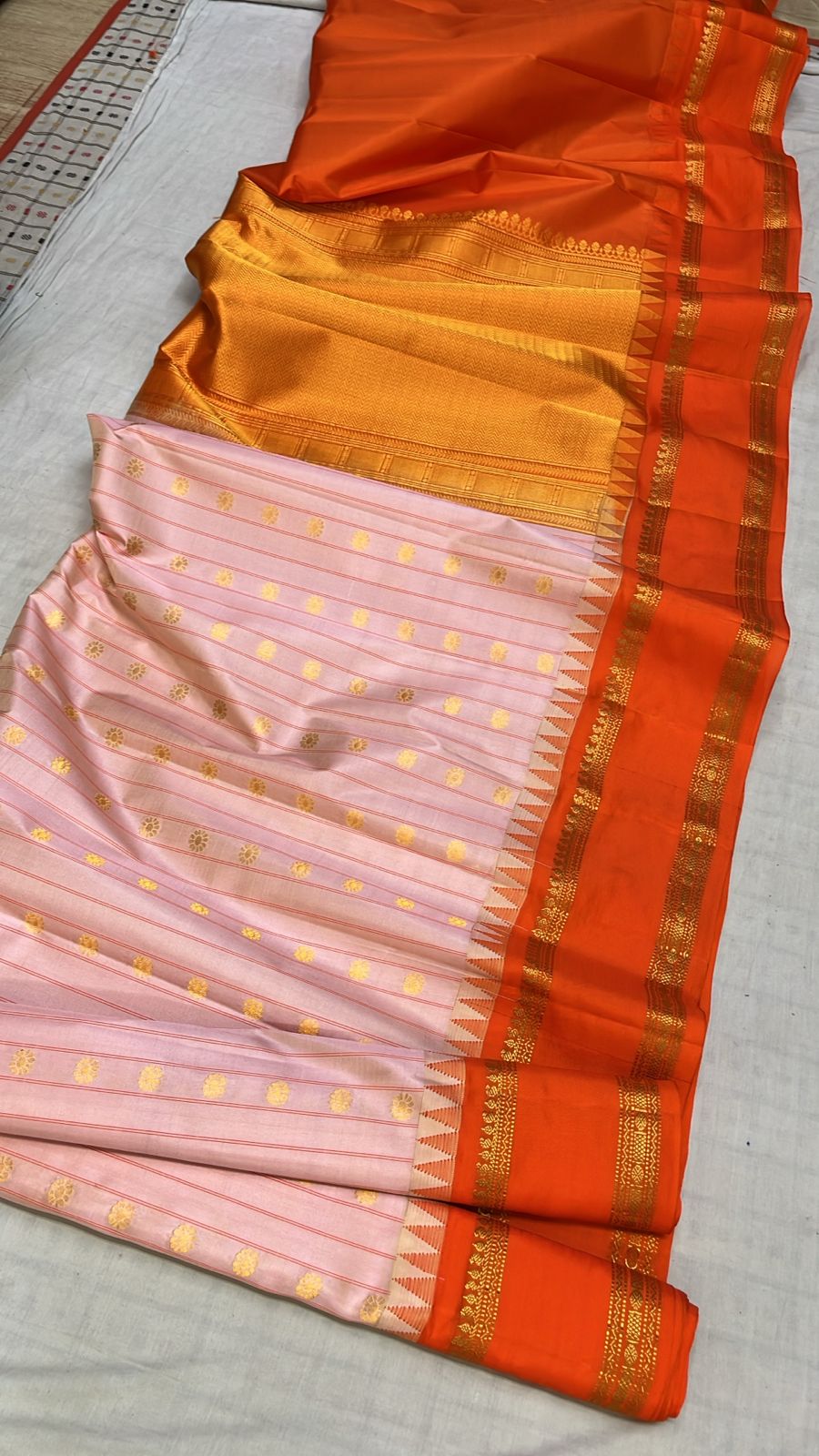 ✨✨Pure Gadwal Traditional Border Pattu Sarees with contrast blouse ✨✨
