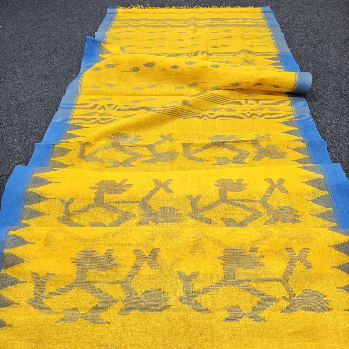 Authentic handloom 
monipuri cotton saree
With bp
