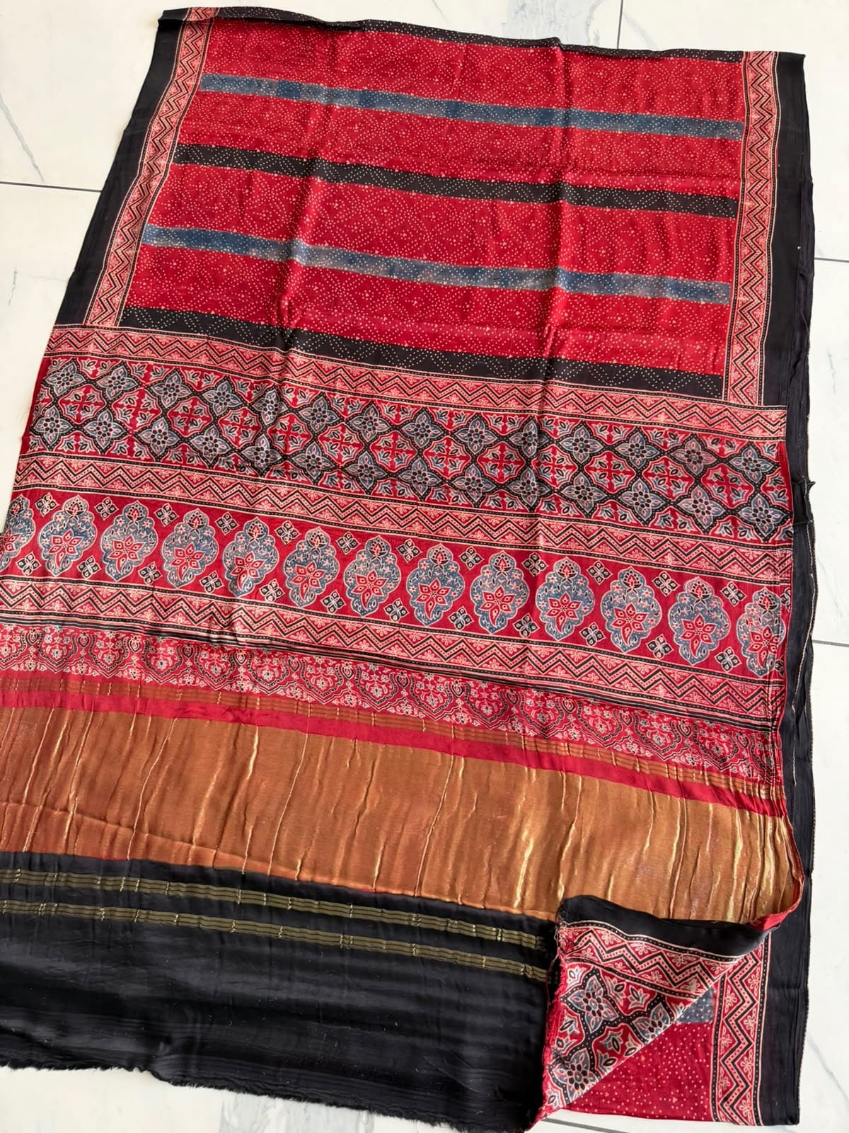 New Arrival Premium Modal Silk 2pc Suit
Top – Modal Silk (2.50 mtr)
Dupatta – Modal Silk (2.50 mtr)
Vanaspati Ajrakh
Kutch Ajrakh Elegant look | Premium Quality | Festive & Party Wear
