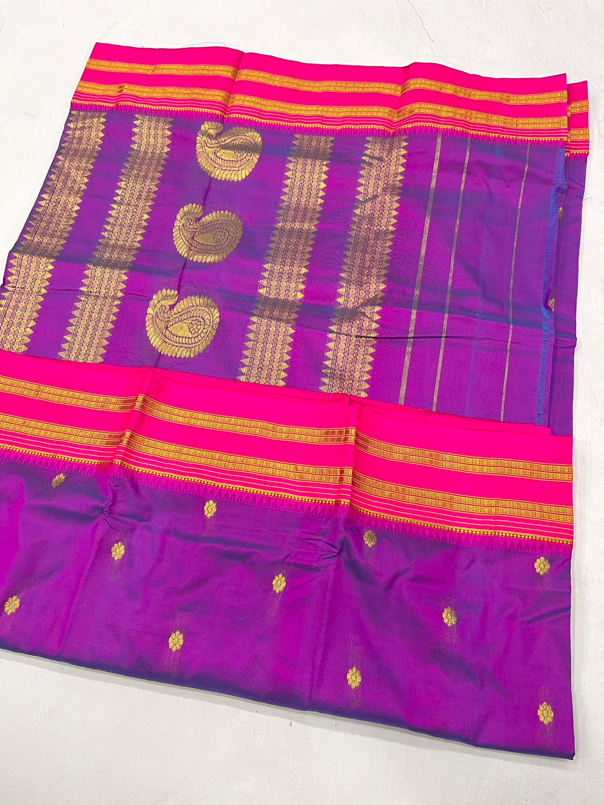 *Narayanpeth silk saree*
Running blouse 
Shoulder butti 
Pure silk
*Price: 6300/- + ship*