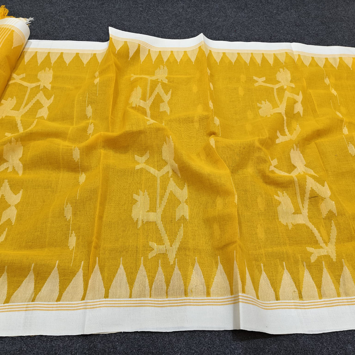 Authentic handloom 
monipuri cotton saree
With bp
