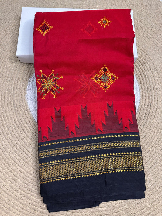 Material - Maserised cotton 
Border - Temple border, Chikki Paras
Saree Name -Tana warpa kasuti saree 
Pallu -Ilkal pallu
Blouse -contrast
Handloom -no
Saree length- 6.2