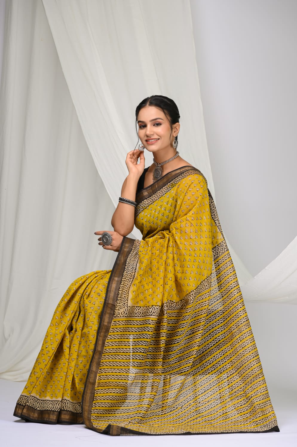🍁new arrival🍁
Naspal pomegranate print 
👌Maheswari silk saree👌
Hand block printed Maheswari silk sarees with blouse
Size- 6.5 with blouse
Quality- silk by silk
Approx weight- 470 gram
👉Pure hand block
 