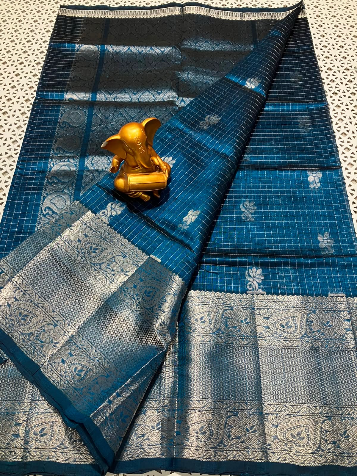 *Material*:Mangalagiri Pattu by cotton
*Model*:Kanchi border checks and butta Pattu sarees
Contrast pallu and blouses 
Running pallu and blouses 