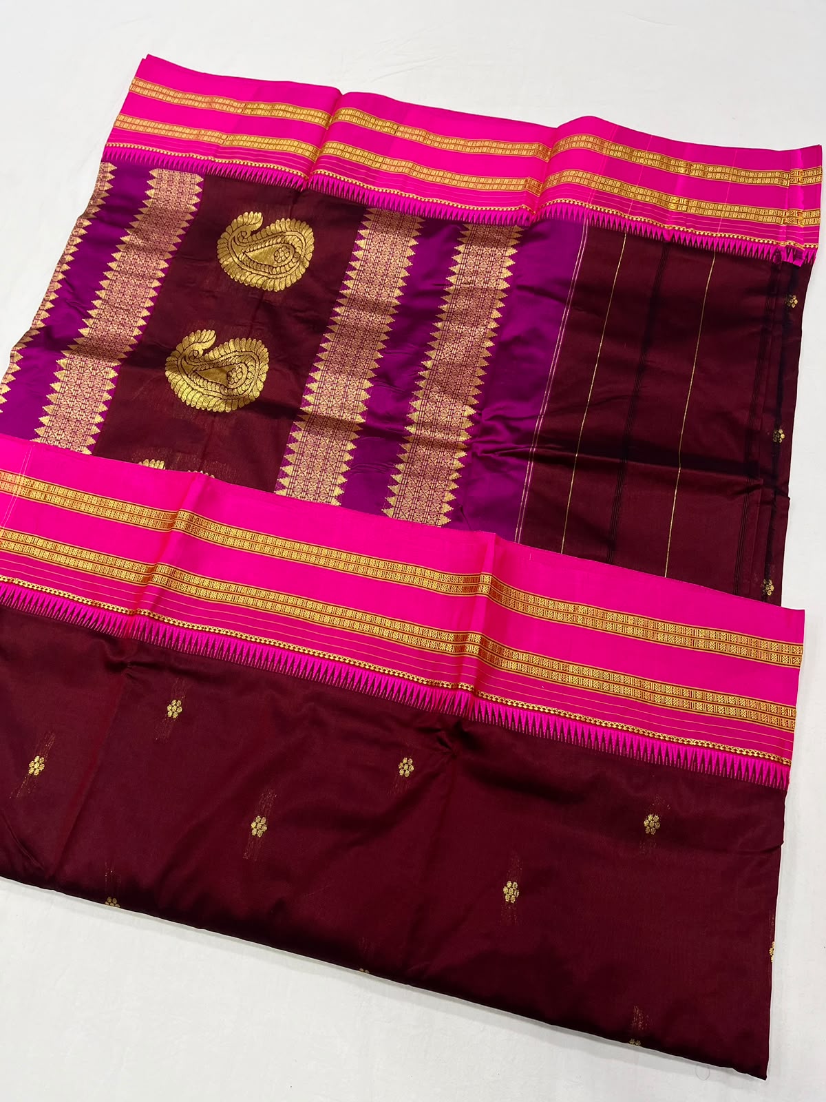 *Narayanpeth silk saree*
Running blouse 
Shoulder butti 
Pure silk
*Price: 6300/- + ship*
