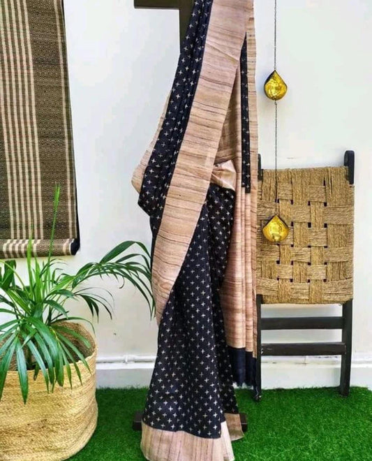 🪴New Design Of  Tussar By Ghicha Screen Print Silk Saree 
All Saree Comes  R Matching 
 Saree. Colour Tassels.
Hand Loom. Saree ..
Running Blouse..Pc ( Saree's Colour)
💯% Silk Saree Comes.With Silk Mark  Certificate (Tag)
Quality 💯% Assured