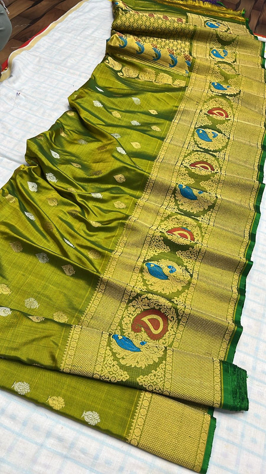✨✨Pure Gadwal Traditional Meena Turning Border Pattu Sarees ✨✨

💫💫Perfect for weddings & special occasions💫💫
