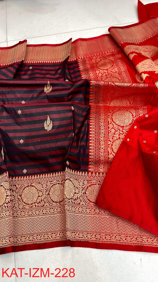 
Pure Handloom banarasi KATAN **Checks +Meenakari* SAREE
*KATAN Checks + Meenakari*
Silk Sarees with antique Jari 
*Rich Pallu
*  Blouse with Border
* Smooth & Soft Fabric