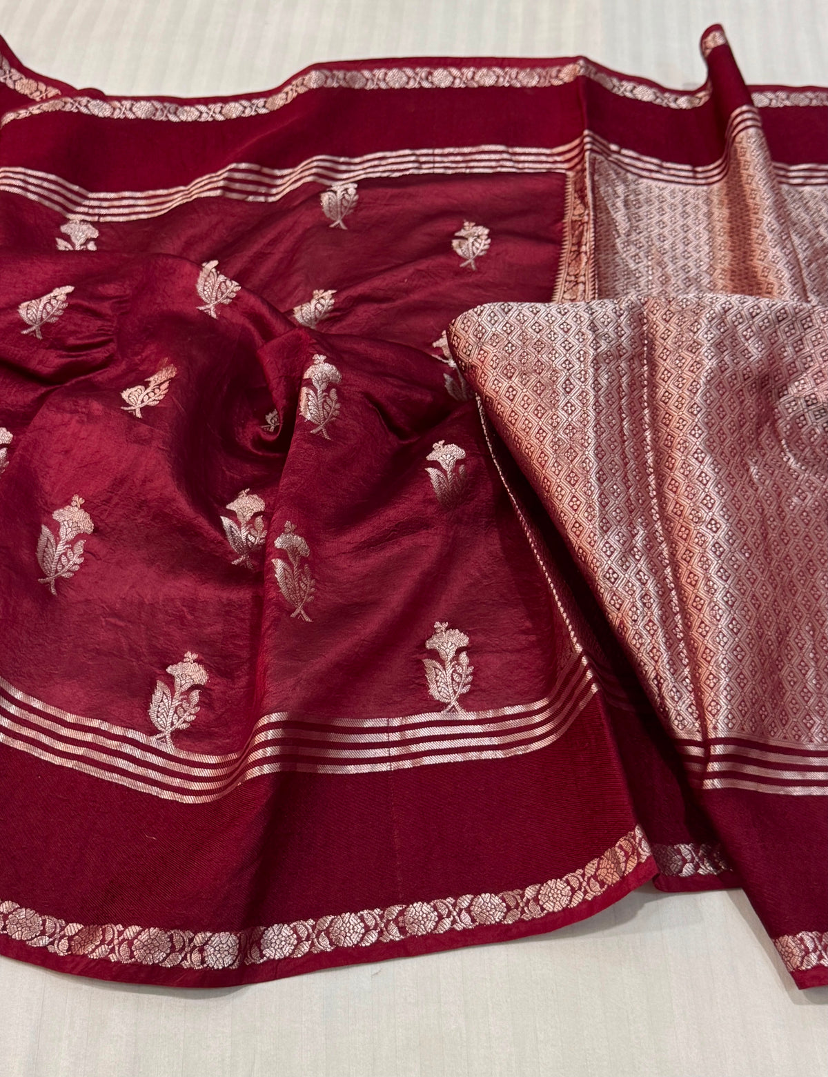 Exclusive Pure Katan Silk Handloom Saree
All-Over Alfi Boota | Kaduwa Border | Pista Zari Work
Rich Pallu | Running Blouse | Silk Mark Certified
Lightweight, Smooth & Soft