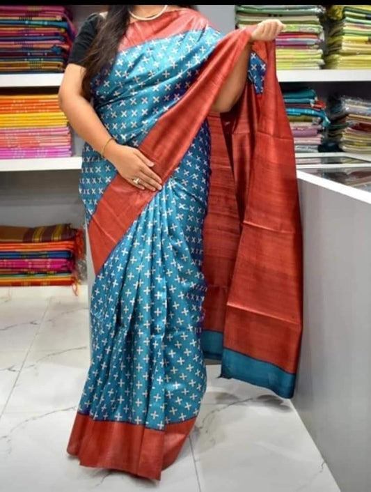 🪴New Design Of  Tussar By Ghicha Screen Print Silk Saree 
All Saree Comes  R Matching 
 Saree. Colour Tassels.
Hand Loom. Saree ..
Running Blouse..Pc ( Saree's Colour)
💯% Silk Saree Comes.With Silk Mark  Certificate (Tag)
Quality 💯% Assured