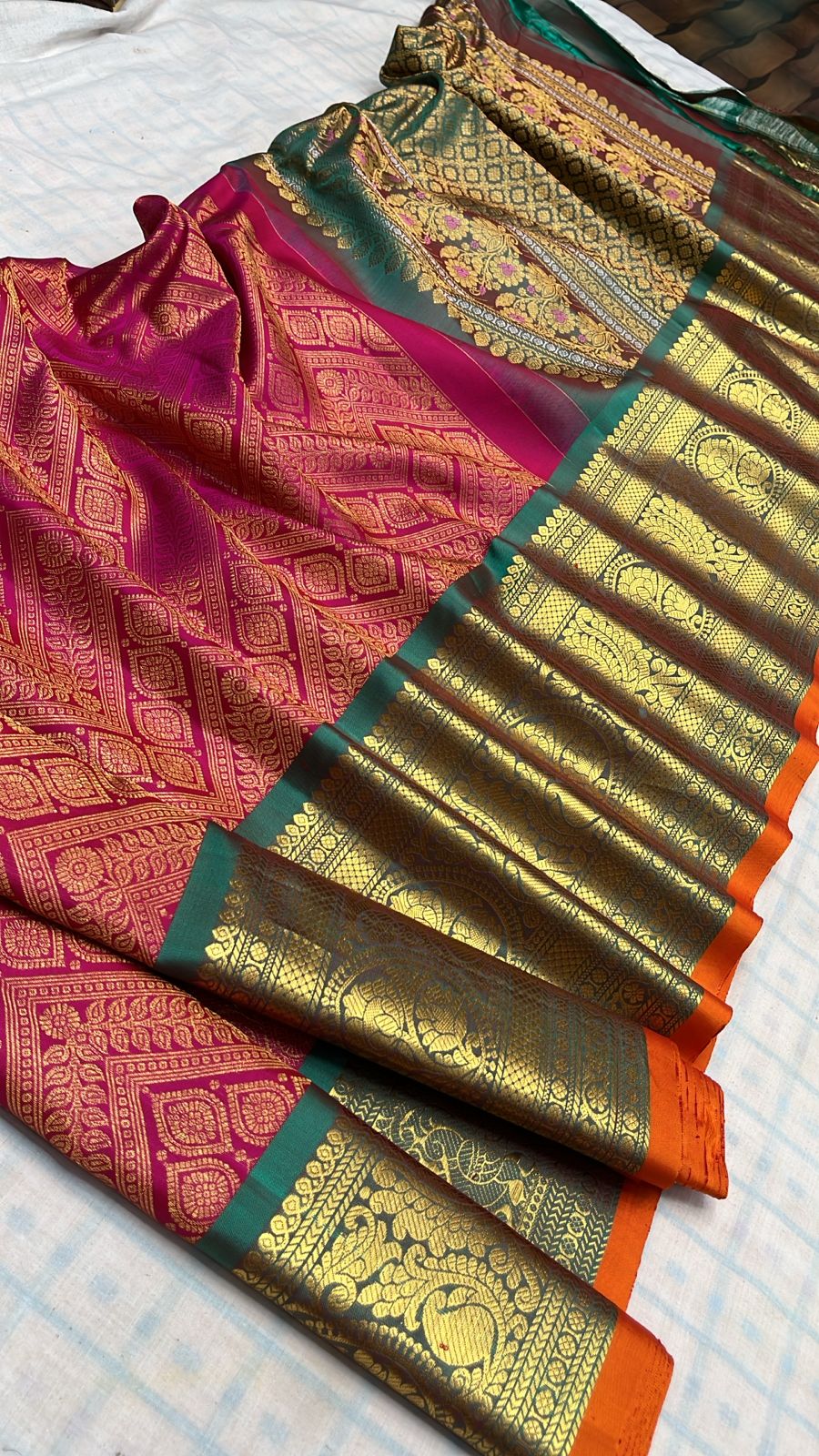 ✨✨Pure Gadwal Traditional
          Border Brocade 
          Pattu Sarees ✨✨