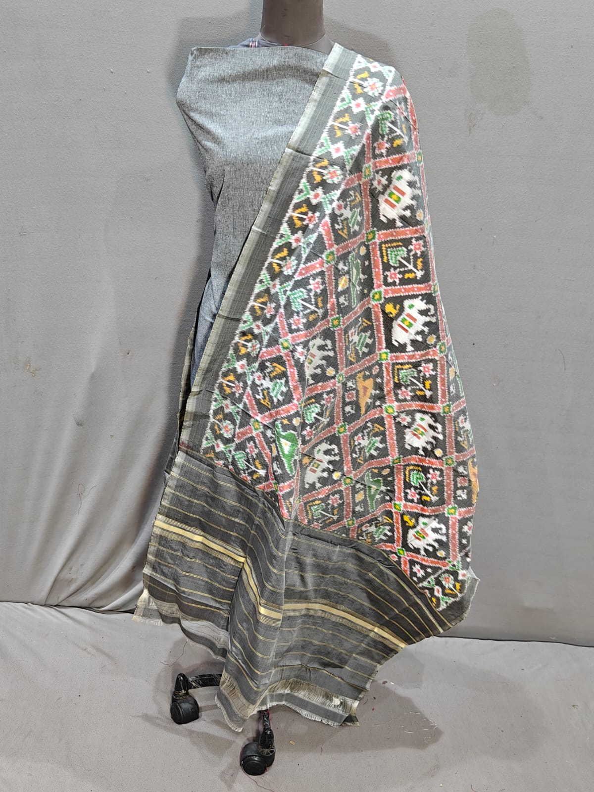 Pochampally IKKAT SILK duppata*
🎉*Length: 2.5 meters*
🎉*Height: 36 inches*