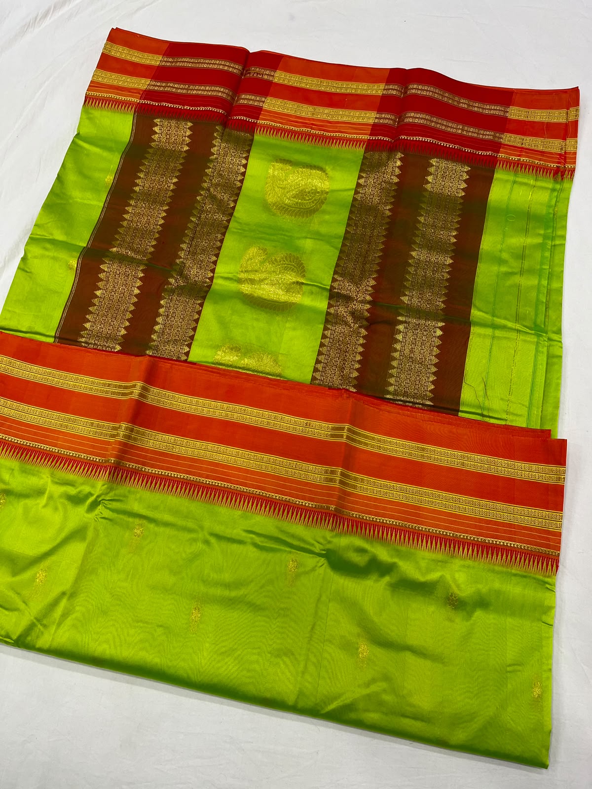 *Narayanpeth silk saree*
Running blouse 
Shoulder butti 
Pure silk
*Price: 6300/- + ship*