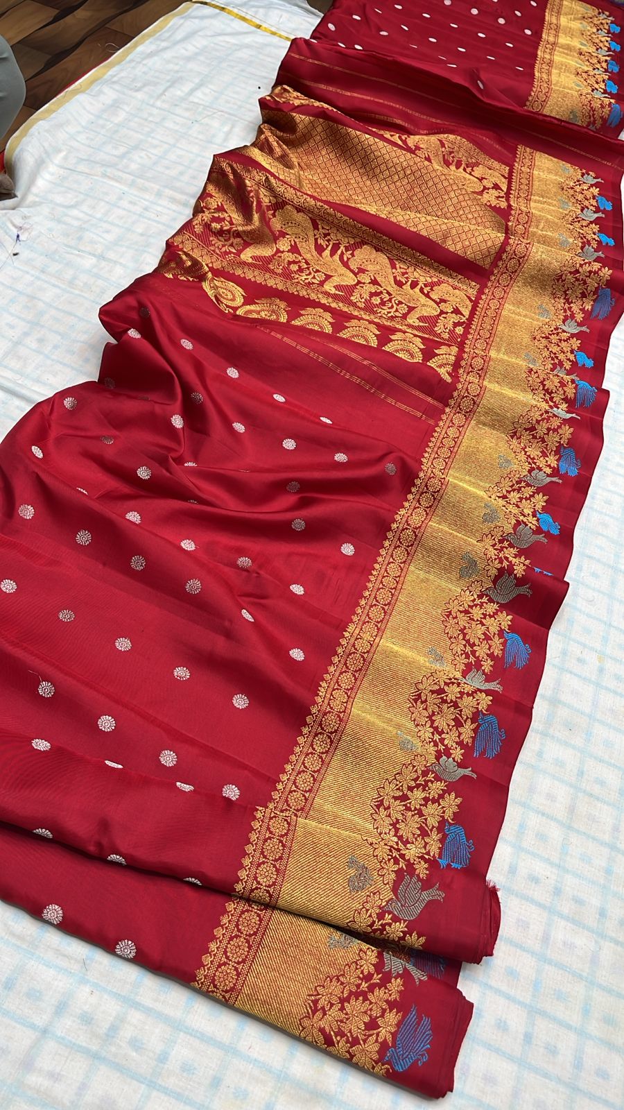 ✨✨Pure Gadwal Traditional Meena Turning Border Pattu Sarees ✨✨

💫💫Perfect for weddings & special occasions💫💫
