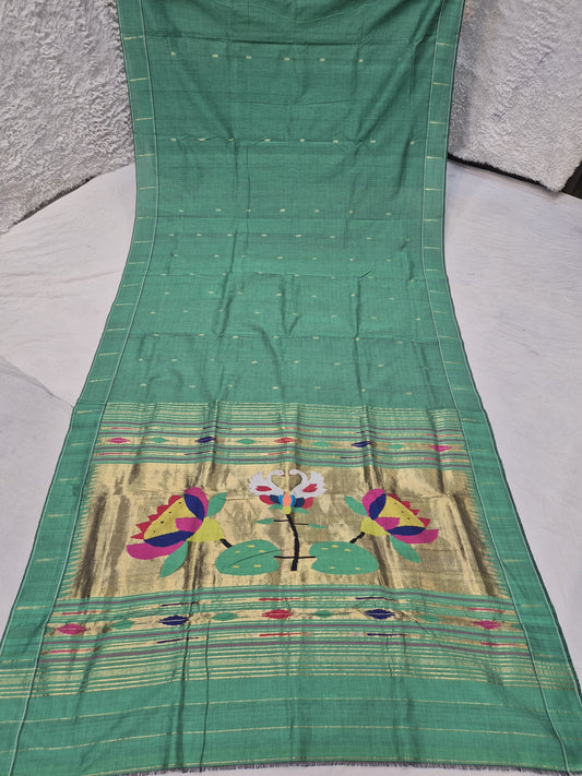 Ek muniya 
cotton handwoven
 paithanis
