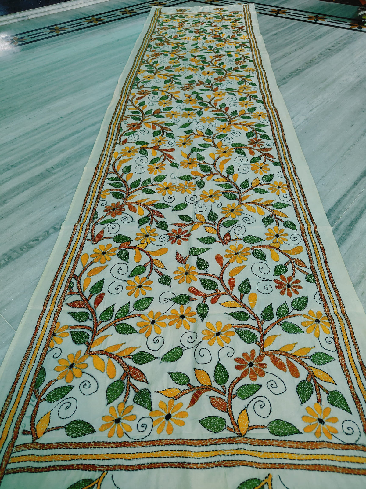 These are Tussar Slik  kantha stoles
Length 2.15/2.2 meter ( Approx)
Bohor 22' (Approx)