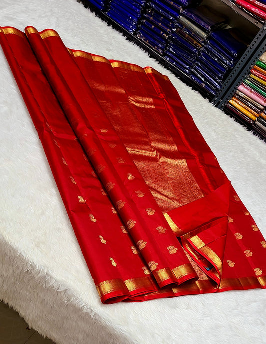 *100% PURE  Pure Silk KanjeevaramPURAM HANDWOVEN VERY PREMIUM QUALITY 1G SELF PATTERN SILK SAREES*

*1 GRAM GOLD PURE ZARI WEAVING*
*SILK MARK CERTIFICATE ATTACHED*

GOLD ZARI WEAVING PAKKKA HANDLOOM

EXCLUSIVE COLLECTION SUNDAY OFFER
