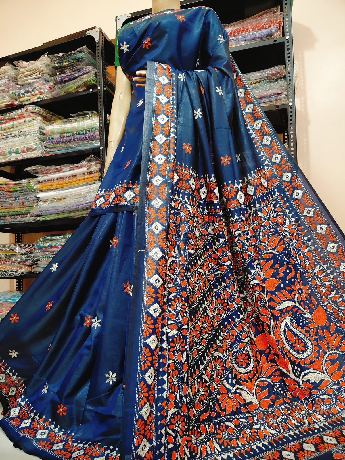 Traditional Shantiniketan hand Kanthastitch saree On 
Belendend bangalore silk Material 
With Kanthastitch Work Bp