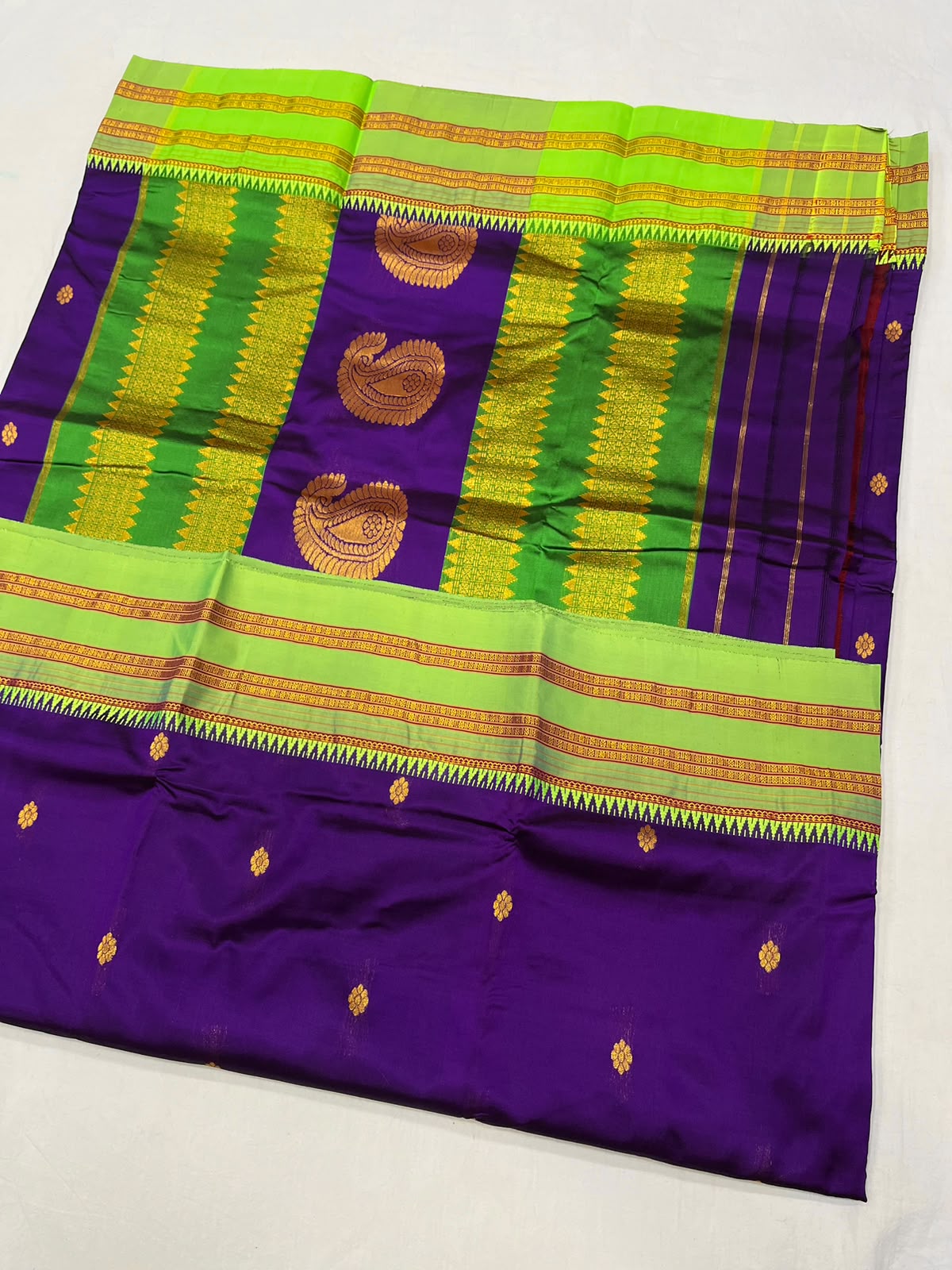 *Narayanpeth silk saree*
Running blouse 
Shoulder butti 
Pure silk
*Price: 6300/- + ship*