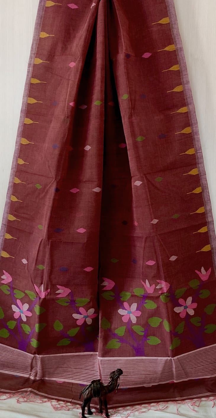 Very exclusive,Beautiful 100 Count pure 
Cotton by Cotton Hand Spoon jamdani 
with temple border with very 
elegant jamdani motif pallu
Without bp
