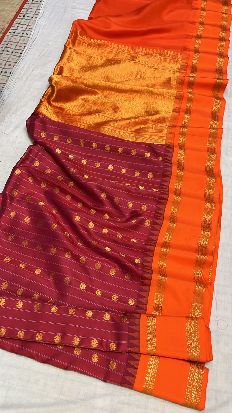 ✨✨Pure Gadwal Traditional Border Pattu Sarees with contrast blouse ✨✨
