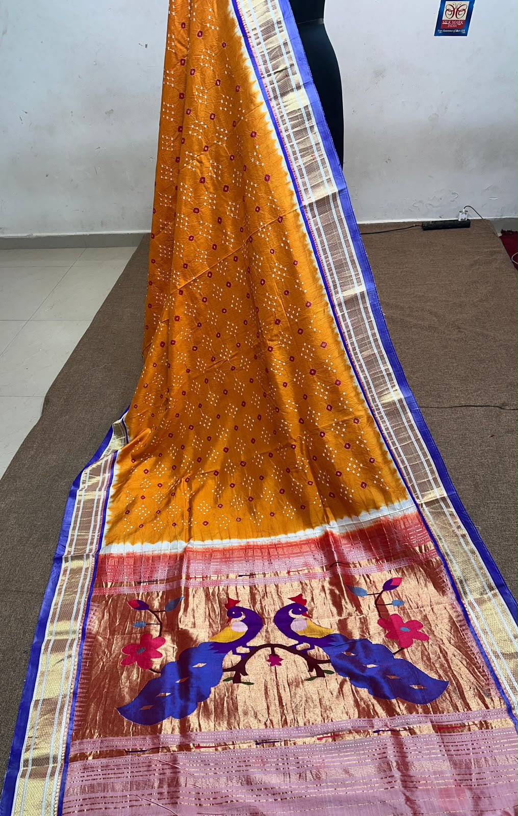 Handmad bandhni
 on pure.silk
 handwoven paithani 