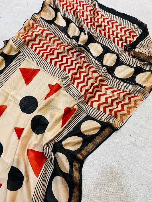 Let’s Wear #ethicallymade✅
🍁Beautifully Crafted Maheshwari Silk Saree  collection🍁
 Specially Designed in Bagru  jahota rapid dabu hand block print
100% Natural Dye
Fabric : Maheshwari Silk 
Length : 5.5 Meters
Blouse Piece : 0.90 Meter
