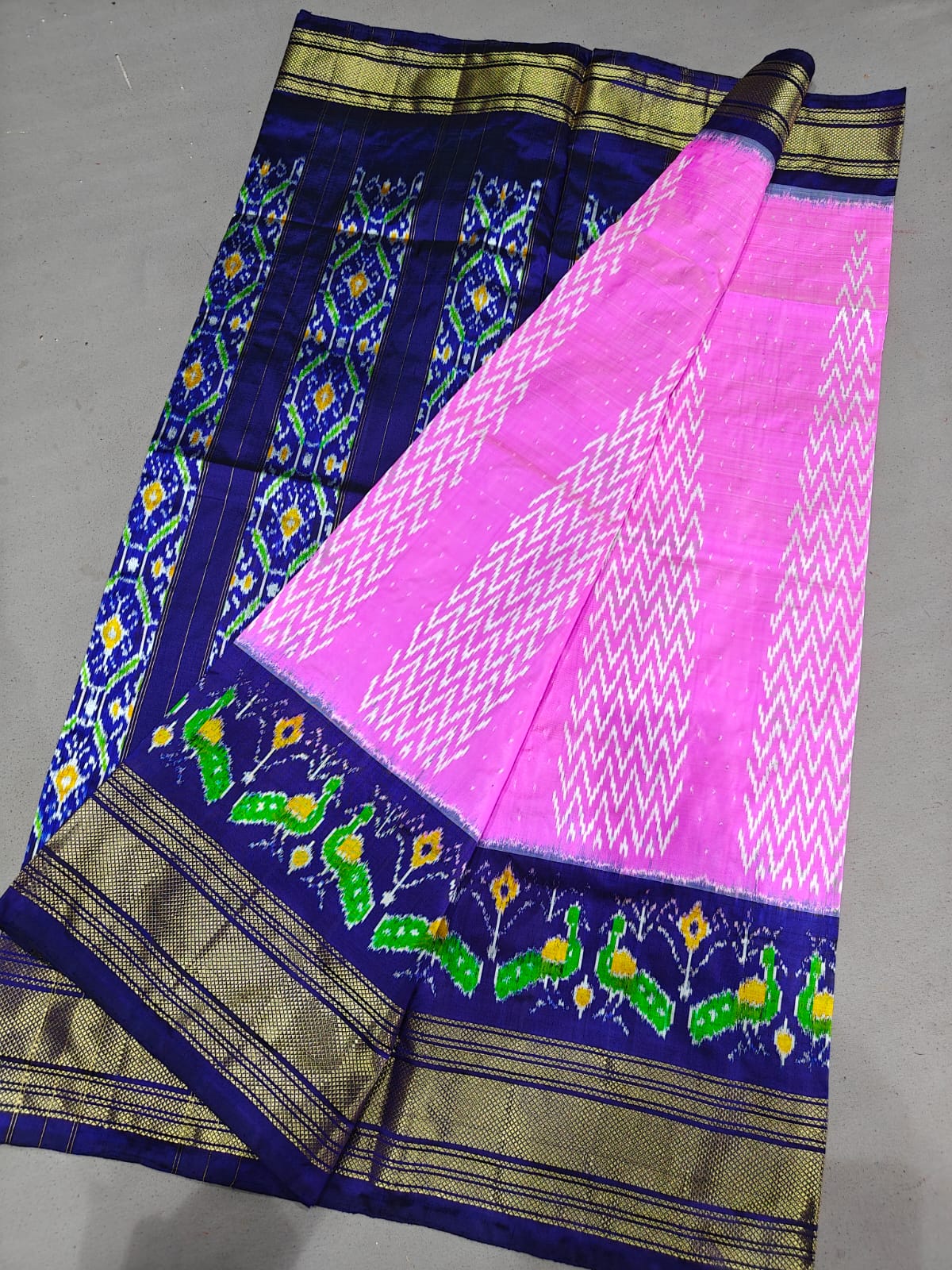 Latest and Exclusive 
*IKKAT SILK  SAREES*

👉🏻 *EXCLUSIVE   SPL DESIGN SAREES** 

Silk mark Certified 
Double weaving 


*Spl KADDI PET BORDER SAREES*

