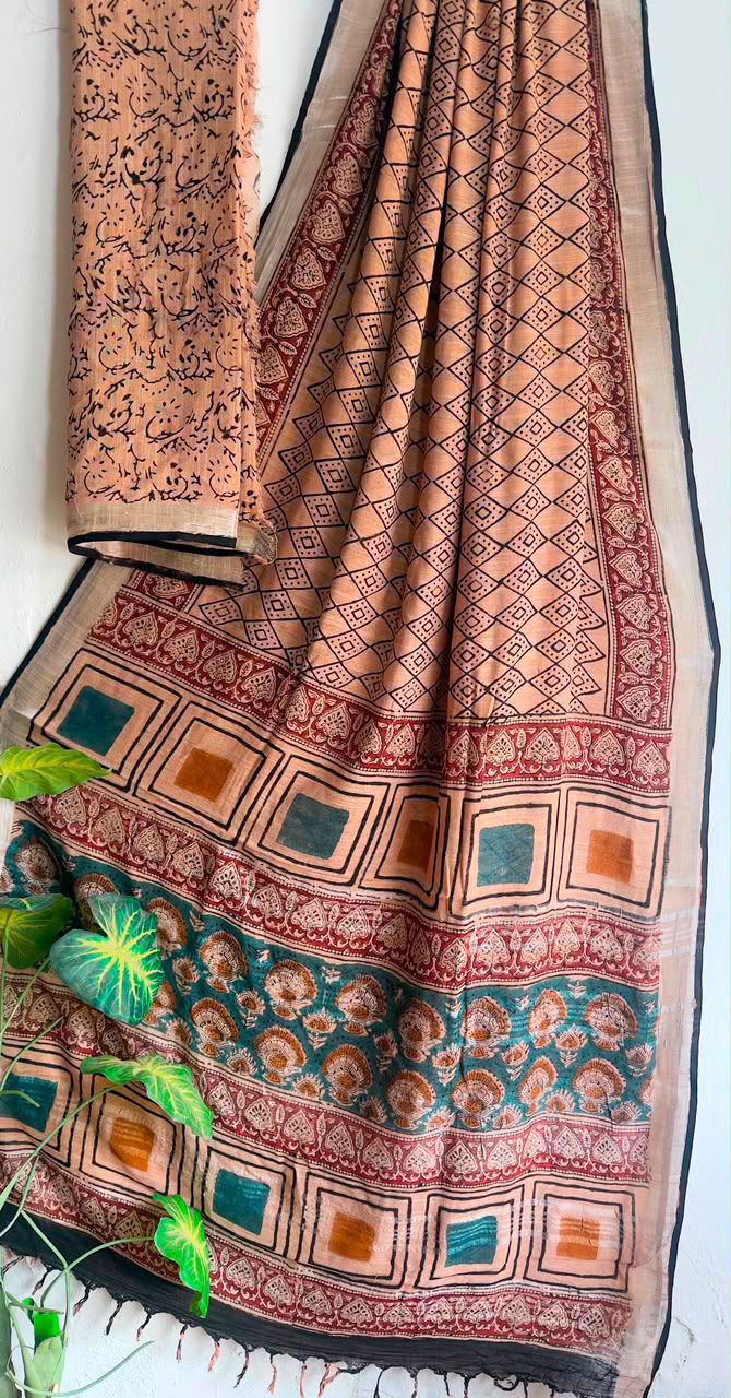 👌🏻Linen collection 👌🏻
.... *Hand* block printed linen saree with blouse.....
Size 6.5 with blouse
Natural dye n colour
 
Pure hand ( without screen print ) 