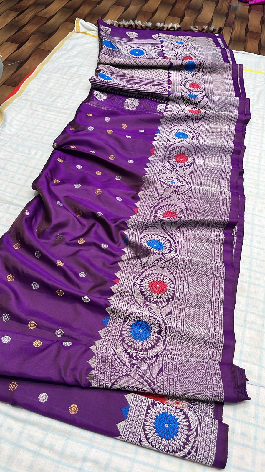 ✨✨Pure Gadwal Traditional Meena Turning Border Pattu Sarees ✨✨

💫💫Perfect for weddings & special occasions💫💫
