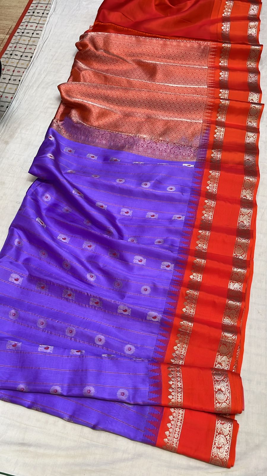✨✨Pure Gadwal Traditional Border Pattu Sarees with contrast blouse ✨✨
