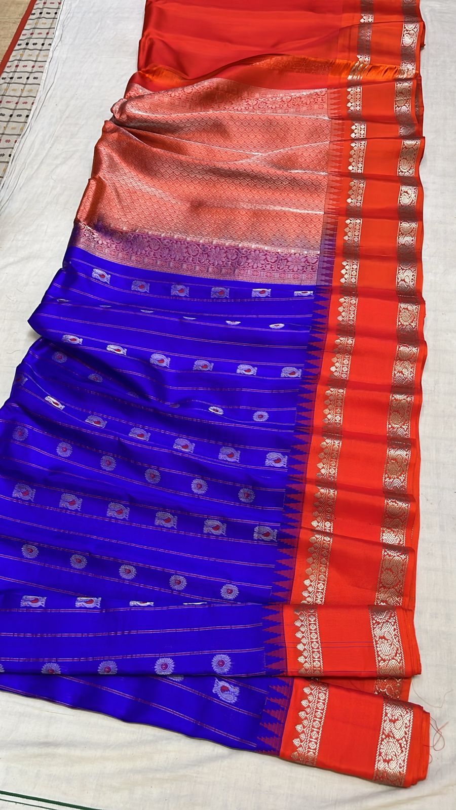 ✨✨Pure Gadwal Traditional Border Pattu Sarees with contrast blouse ✨✨
