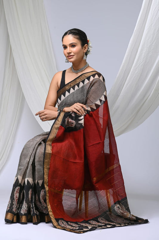 🍁new arrival🍁
Naspal pomegranate print 
👌Maheswari silk saree👌
Hand block printed Maheswari silk sarees with blouse
Size- 6.5 with blouse
Quality- silk by silk
Approx weight- 470 gram
👉Pure hand block
 