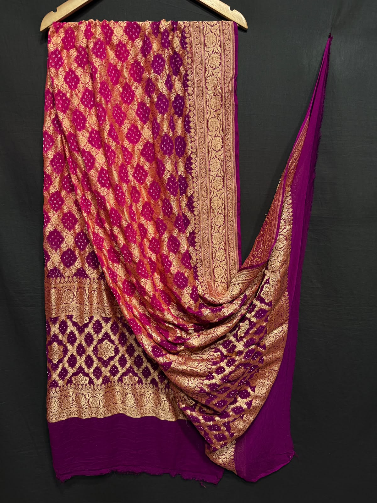 **Nim Zari Bandhej Dupatta**
- **Fabric:** handwoven Georgette
- **Design:** Beautiful Bandhej, Real Nimzari
- **Quality:** Best quality & colour 
- ** colour:** pastel & Dark
**Description:**
- **Length:** 2.50 meters, full length
- **Use:** Dress & Lehenga Choli Dupatta