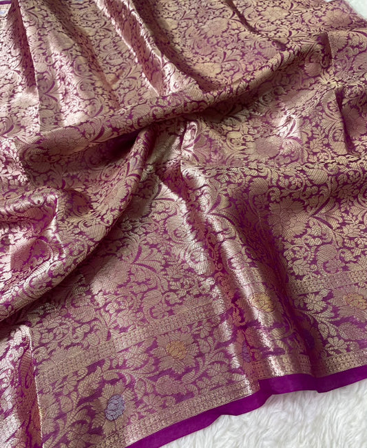 Pure Banarasi Kora Organza Arashi Dyed Saree ✨
Elegant handloom Kora silk with unique 
Arashi Shibori-inspired patterns. Lightweight, graceful & exclusive.
