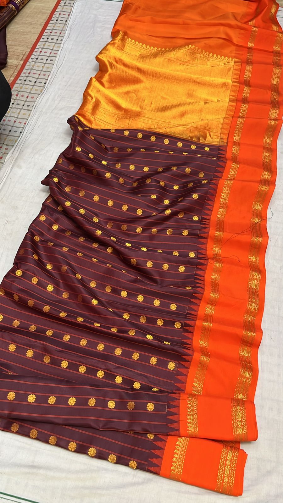 ✨✨Pure Gadwal Traditional Border Pattu Sarees with contrast blouse ✨✨
