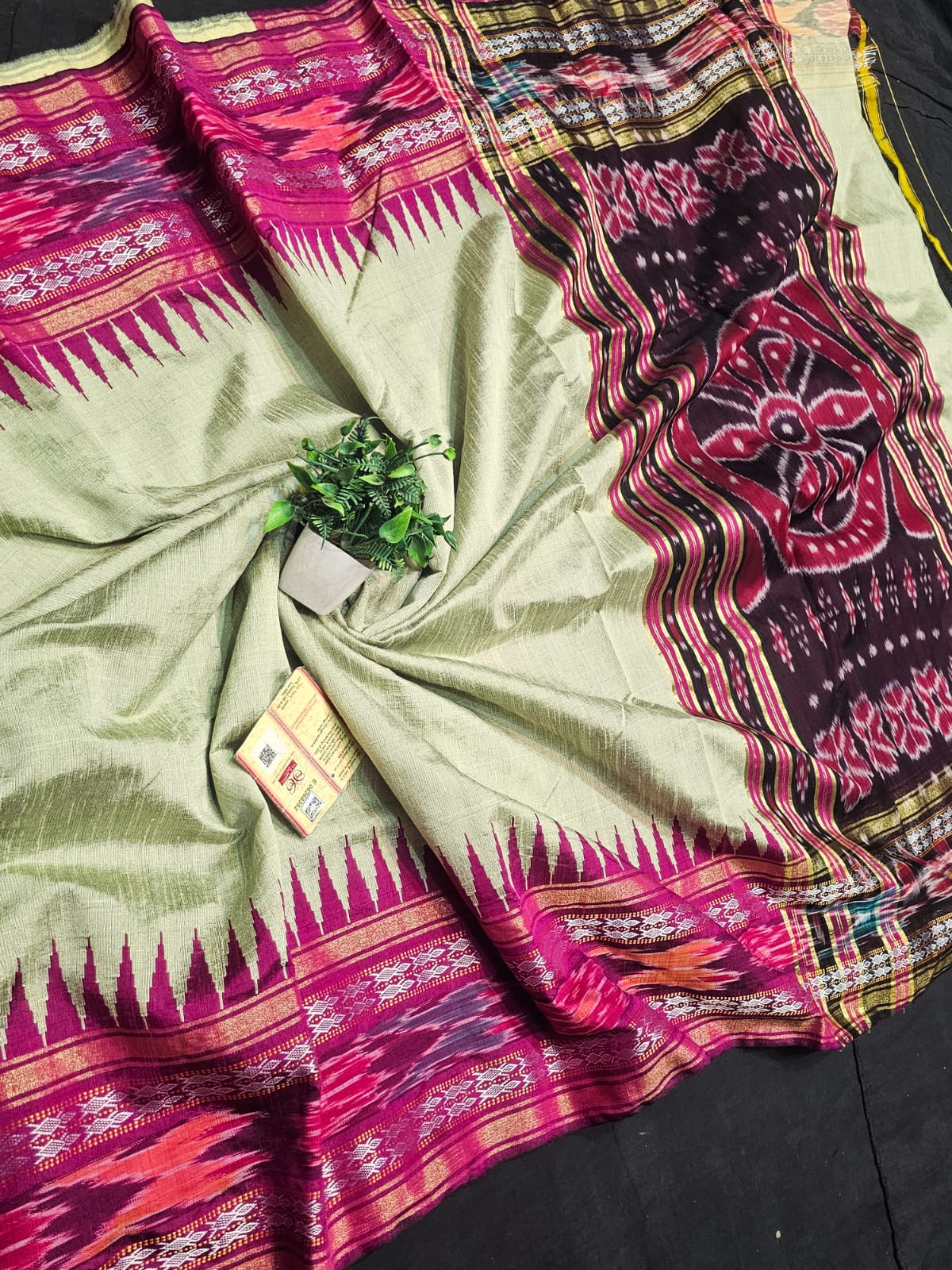 High demanding design 
*Pure Raw silk Handlloom ikkat and vidarbha (karvati kinar) temple border saree or ikkat pallu with contrast blouse*
silkmark certified
