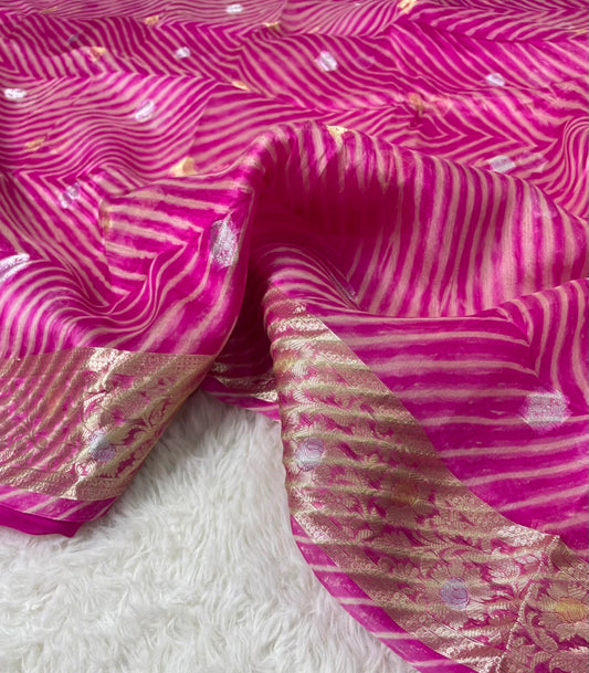 Pure Banarasi Kora Organza Arashi Dyed Saree ✨
Elegant handloom Kora silk with unique 
Arashi Shibori-inspired patterns. Lightweight, graceful & exclusive.