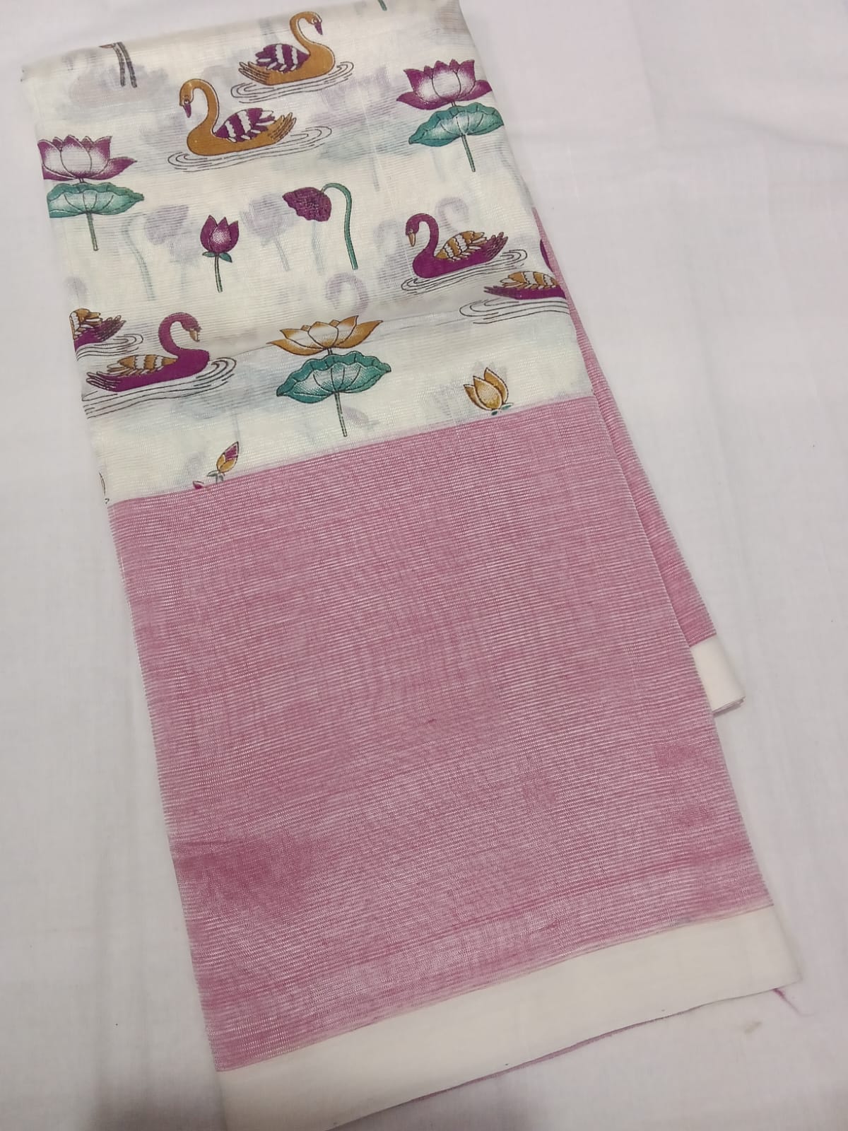 Hand woven mangalagiri (LT) 3D silk cotton screen print sarees without zari border 
Blouse : 80 cm contrast 