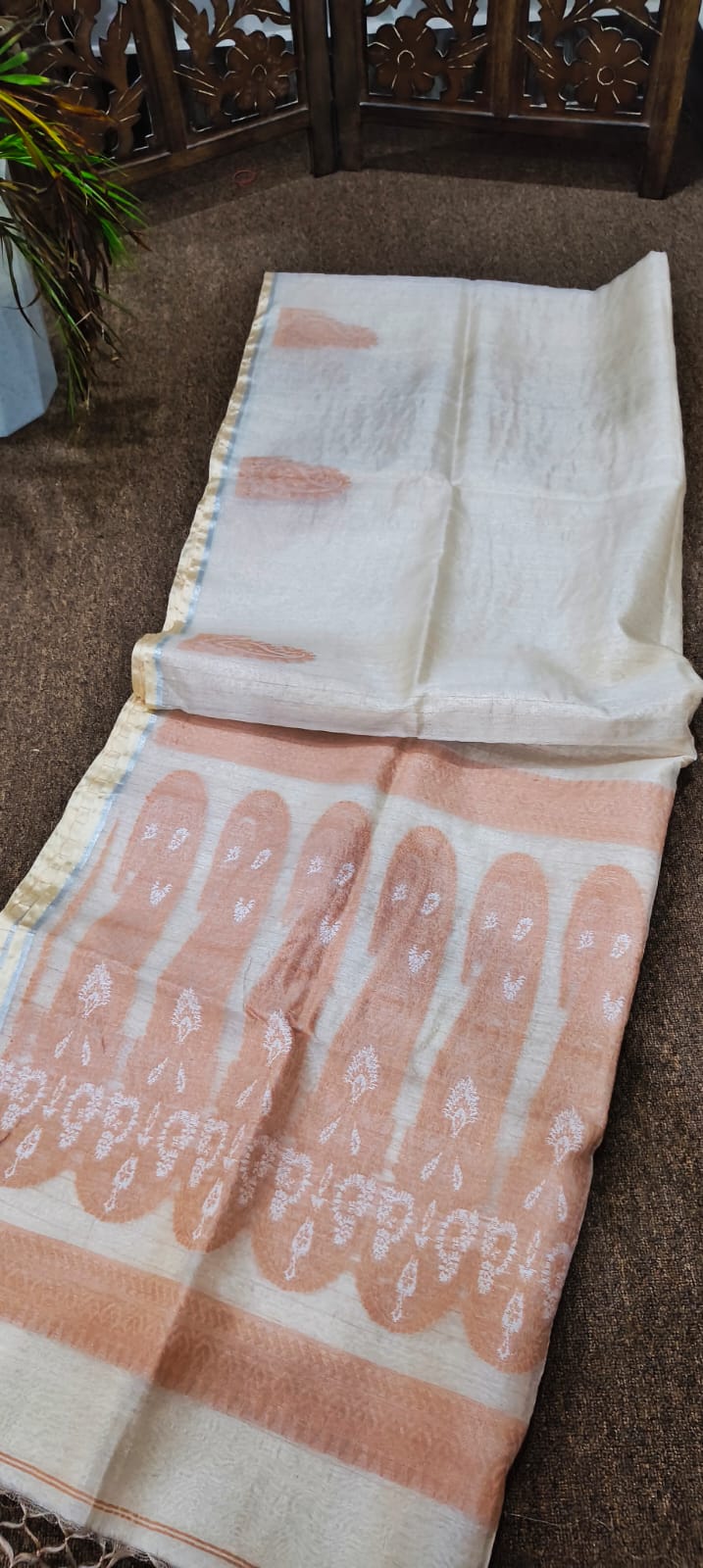 Tissu tussar jamdani
Pure gachi tussar
With bp

