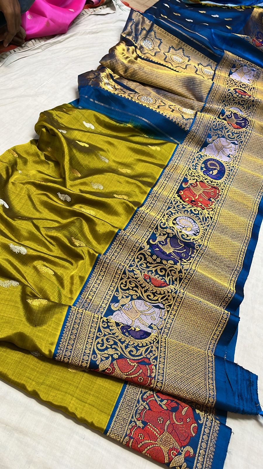 ✨✨Pure Gadwal Traditional
           Meenakari turning
           Border Pattu Sarees ✨✨