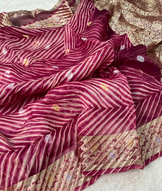 Pure Banarasi Kora Organza Arashi Dyed Saree ✨
Elegant handloom Kora silk with unique 
Arashi Shibori-inspired patterns. Lightweight, graceful & exclusive.