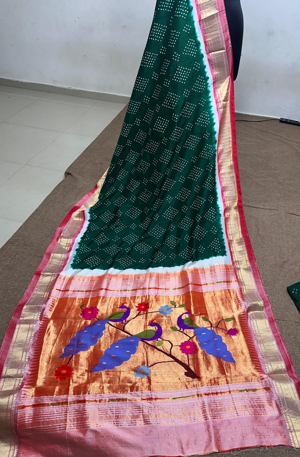 Handmad bandhni
 on pure.silk
 handwoven paithani 